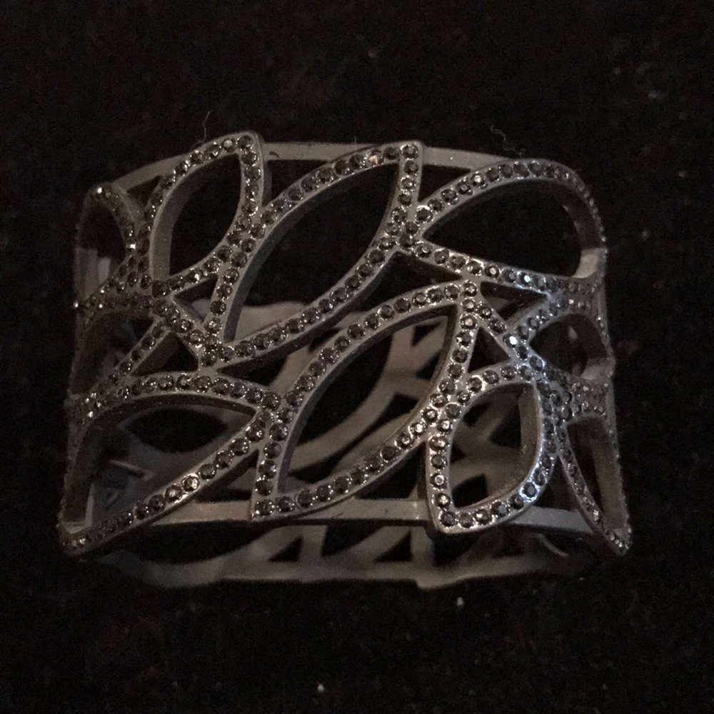 Lia Sophia Pretty matte black cuff